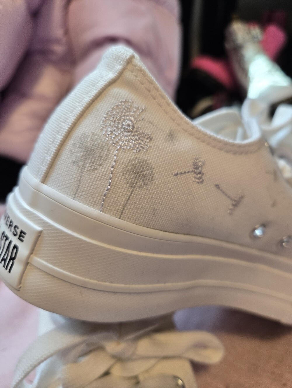 NWOB!Converse White Low-Top Platform Sneakers with Silver Floral Accents. Size 8 - Picture 12 of 13